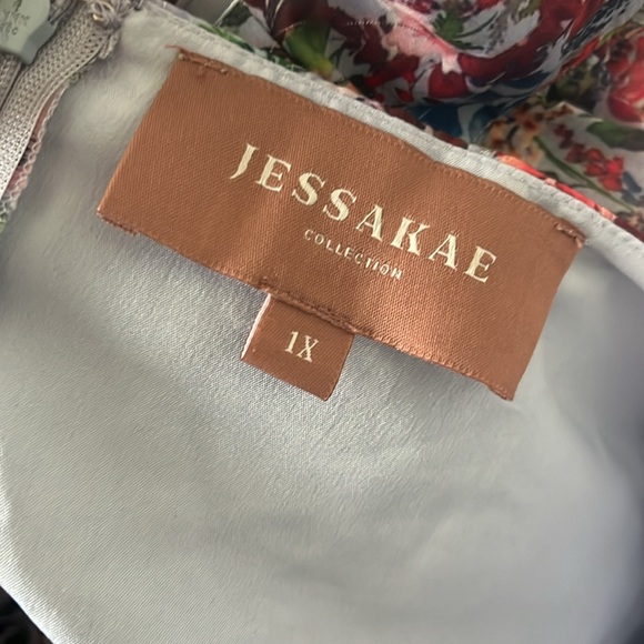 Full bloom dress, 1X, Multi colored floral pattern - Picture 6 of 7